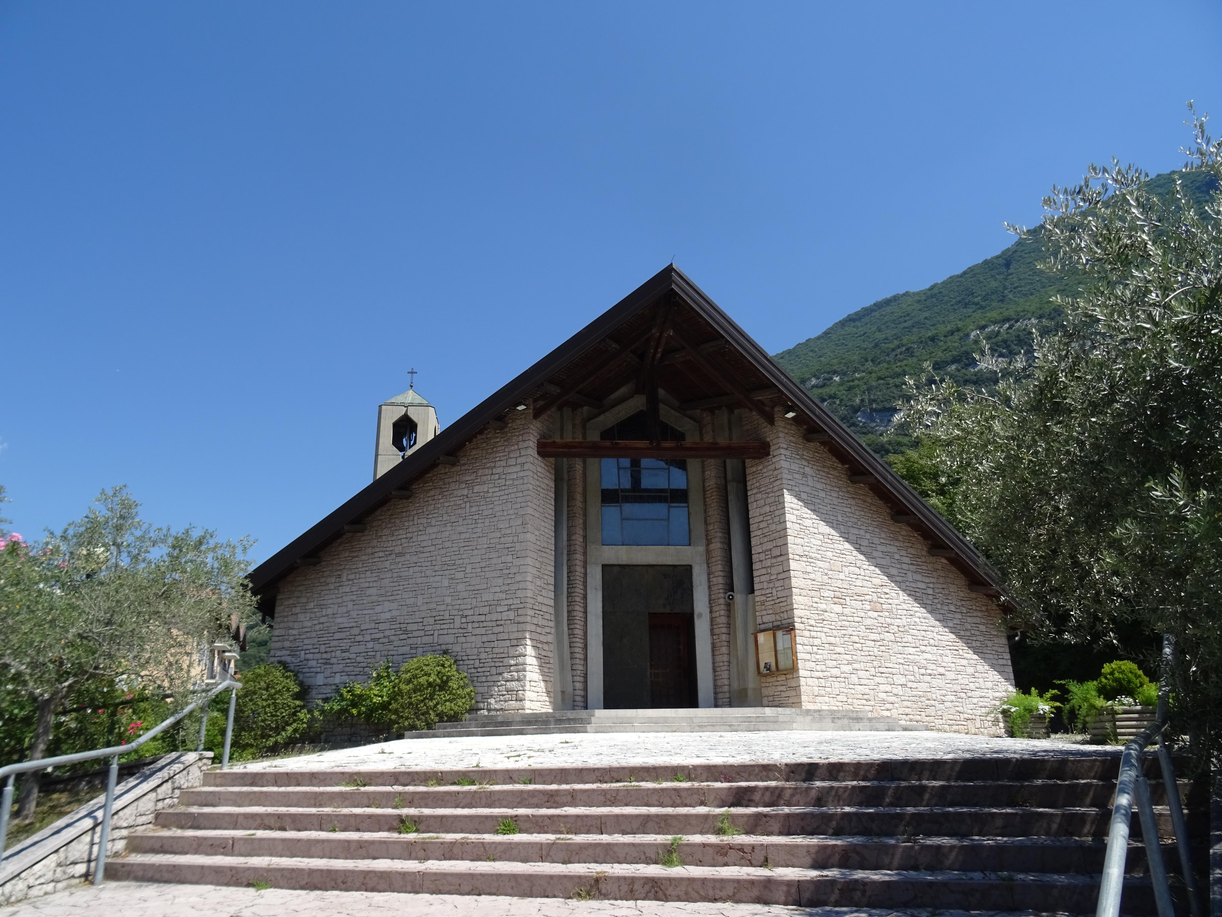 chiesa della Regina della Pace