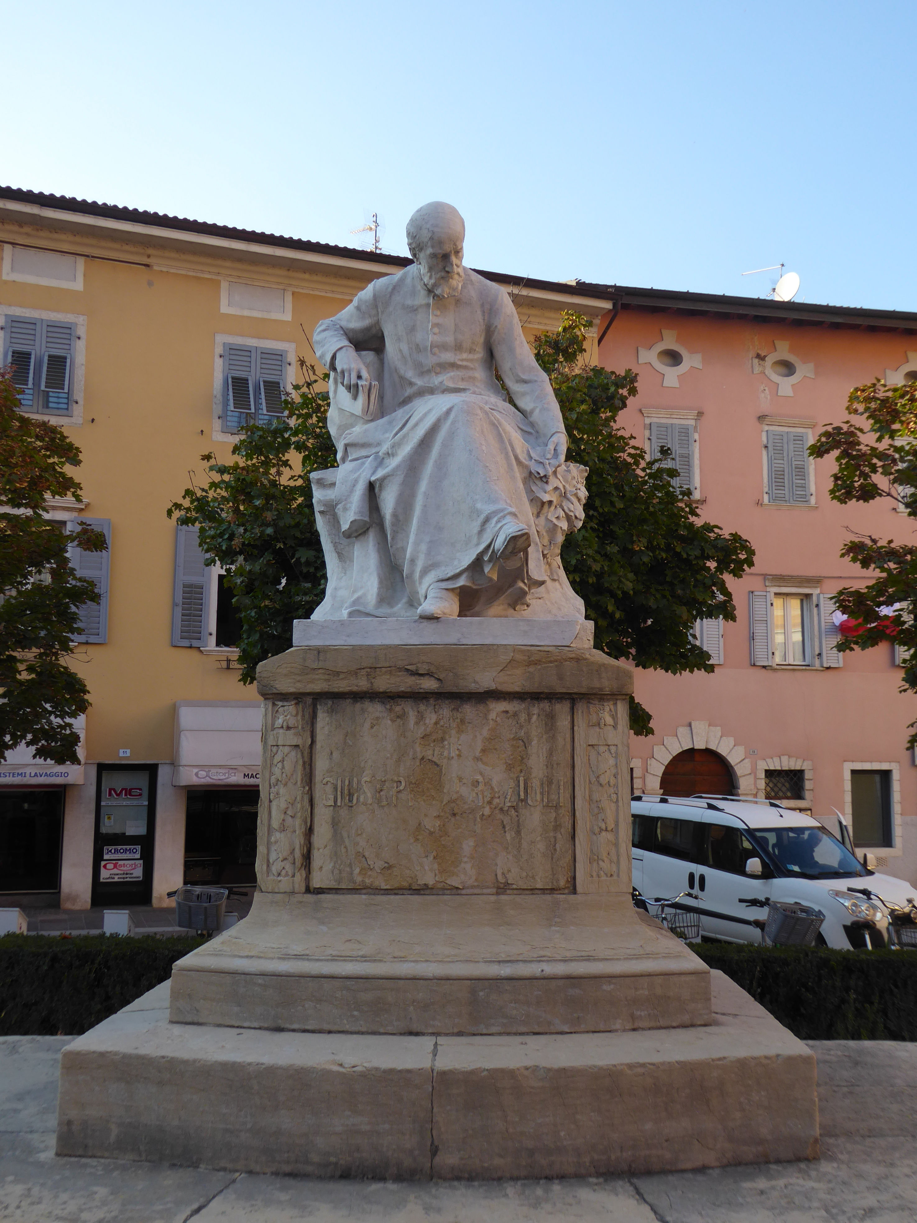 monumento a Don Grazioli